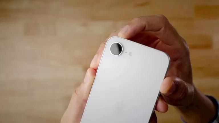 آيفون الأرخص يعود من جديد مع توقعات بإطلاق إصدار iPhone 17e بمواصفات مبتكرة وأسعار منافسة