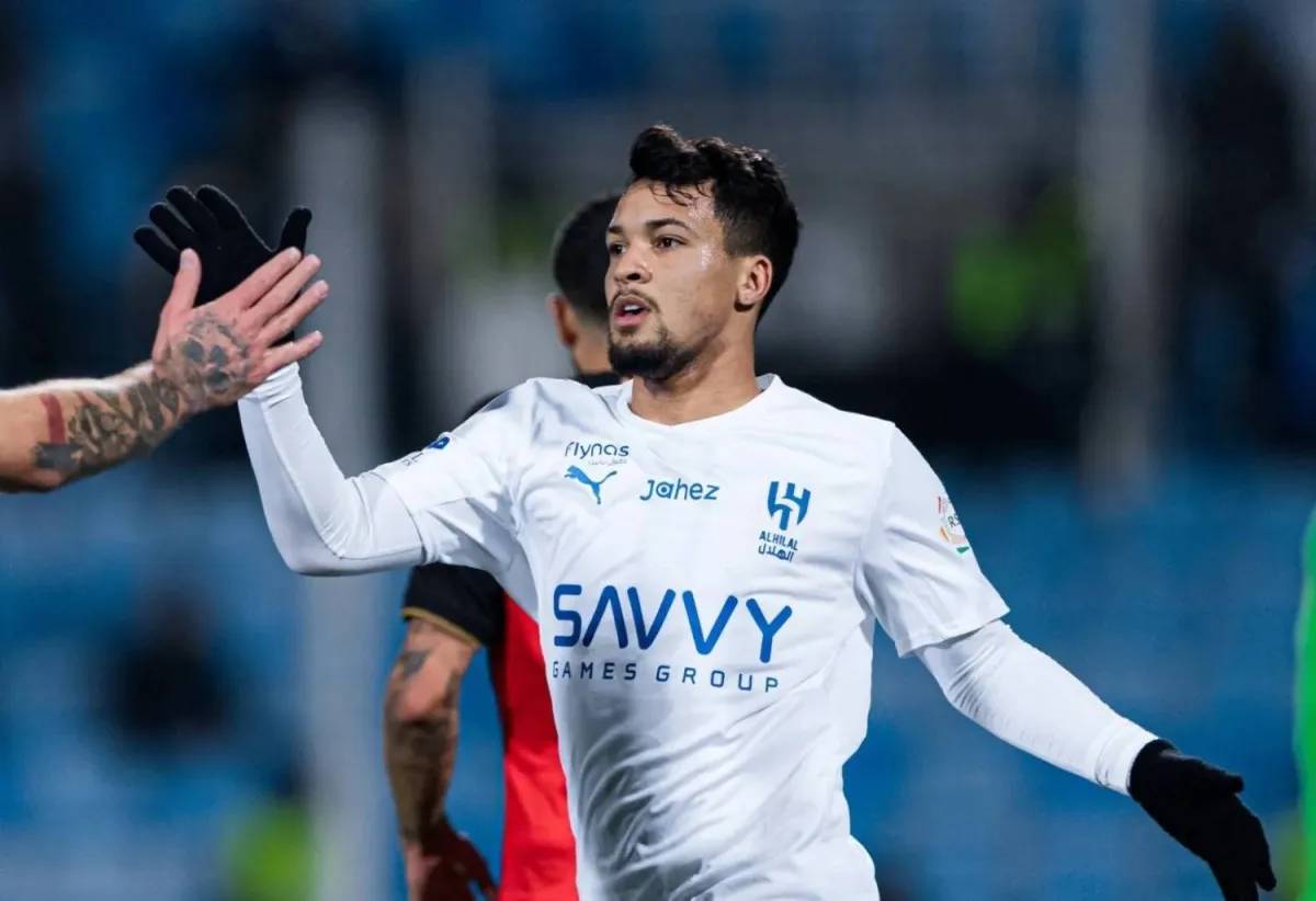 أتلتيكو مدريد يدخل في مفاوضات مع الهلال لضم لاعب الوسط ليوناردو