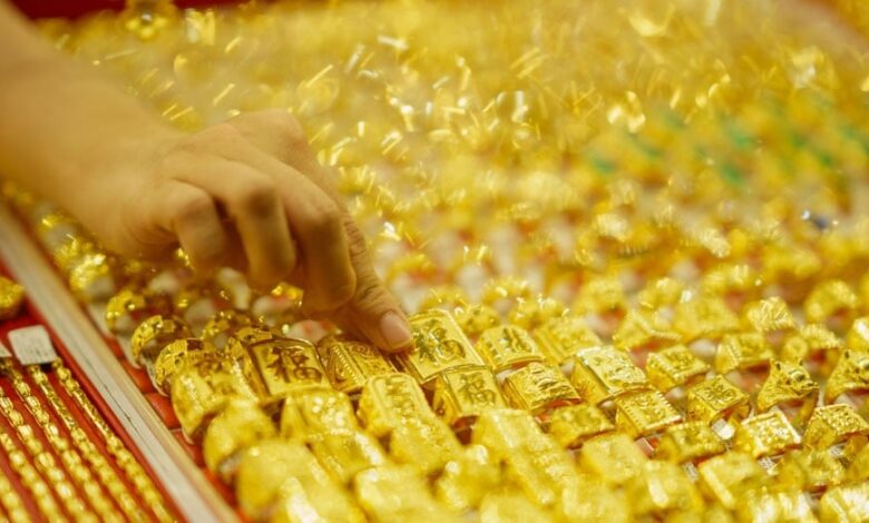 أسعار الذهب ترتفع إلى 173 مليون دونغ فيتنامي للأونصة مما يثير مخاوف متزايدة من استمرار ارتفاع أسعار الفضة