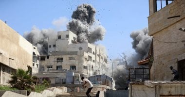 الأخبار العربية والعالمية حتى الظهر.. مصر تتواصل بكل قوة لاحتواء التصعيد في المنطقة وإسرائيل تواصل قصف غزة يوقع 12 شهيدا من بينهم أطفال واحتجاجات مناهضة لإدارة الهجرة تتصاعد في الولايات المتحدة