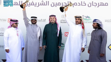 الأمير فهد بن جلوي يكرم الفائزين في فئة الثنايا في مهرجان خادم الحرمين الشريفين للهجن 2026