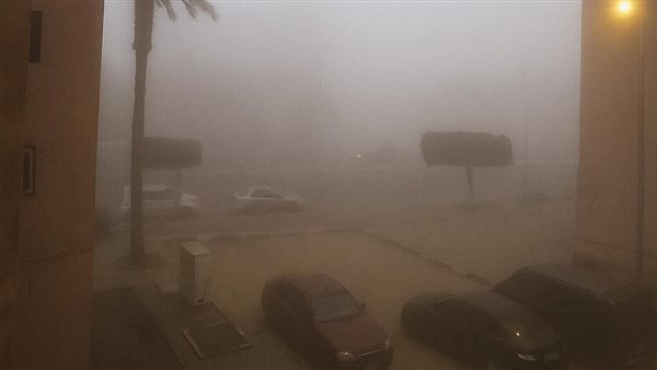 السحب تتجمّع فوق سماء القاهرة والأرصاد تحذر من هطول أمطار ورياح نشطة