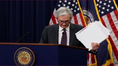 انخفاض حاد في سوق السيارات الروسية وتراجع قيمة الروبل لأول مرة منذ عقد