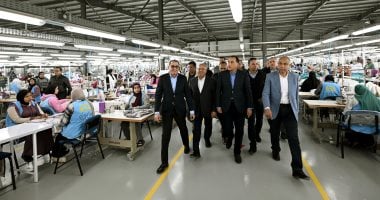 رئيس الوزراء يزور مصنع الجيزة للملابس الجاهزة في محافظة المنيا للاطلاع على سير العمل وتطوير صناعة الملابس في المنطقة