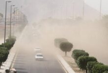 رياح مثيرة للرمال والأتربة تؤثر على المناطق المحددة