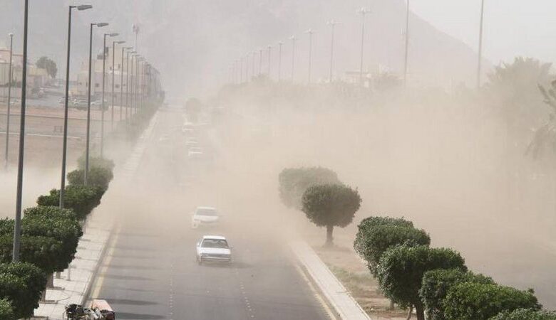 رياح مثيرة للرمال والأتربة تؤثر على المناطق المحددة
