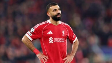 صلاح يزود مصلحة الضرائب البريطانية بمعلوماته التاريخية