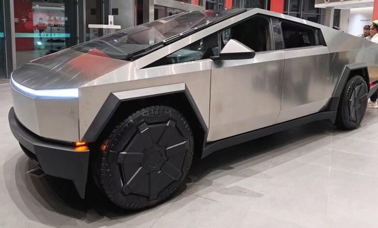 فاصلة تسلا 2025 تواصل جذب الانتباه رغم المخزونات الكبيرة وتراجع الطلب