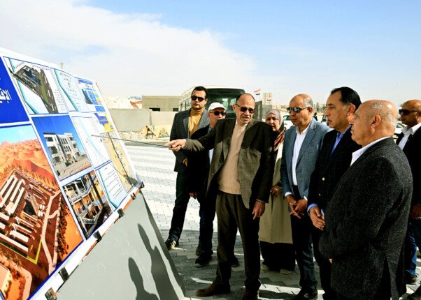 مدبولي يتفقد الموقف الإقليمي العملاق بين القاهرة والغردقة ومطروح في المنيا الجديدة