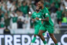 معلق مباراة الأهلي والخليج في دوري روشن 2025-26 يتصدر قائمة القنوات الناقلة