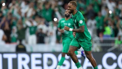 معلق مباراة الأهلي والخليج في دوري روشن 2025-26 يتصدر قائمة القنوات الناقلة