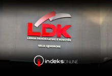 نتيجة ثلاث ساعات من مناقشات رئاسة حزب الرابطة الديمقراطية لكوسلوفاكيا سادت حالة من الصمت التام