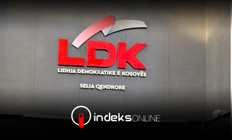 نتيجة ثلاث ساعات من مناقشات رئاسة حزب الرابطة الديمقراطية لكوسلوفاكيا سادت حالة من الصمت التام