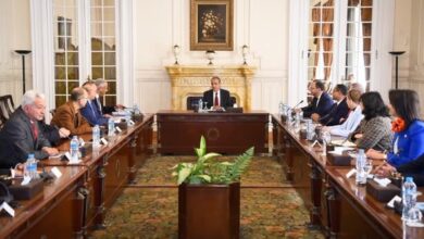 وزير الخارجية يلتقي أعضاء اللجنة الوطنية لآلية مراجعة النظراء الإفريقية لتعزيز التعاون الإقليمي والتنمية