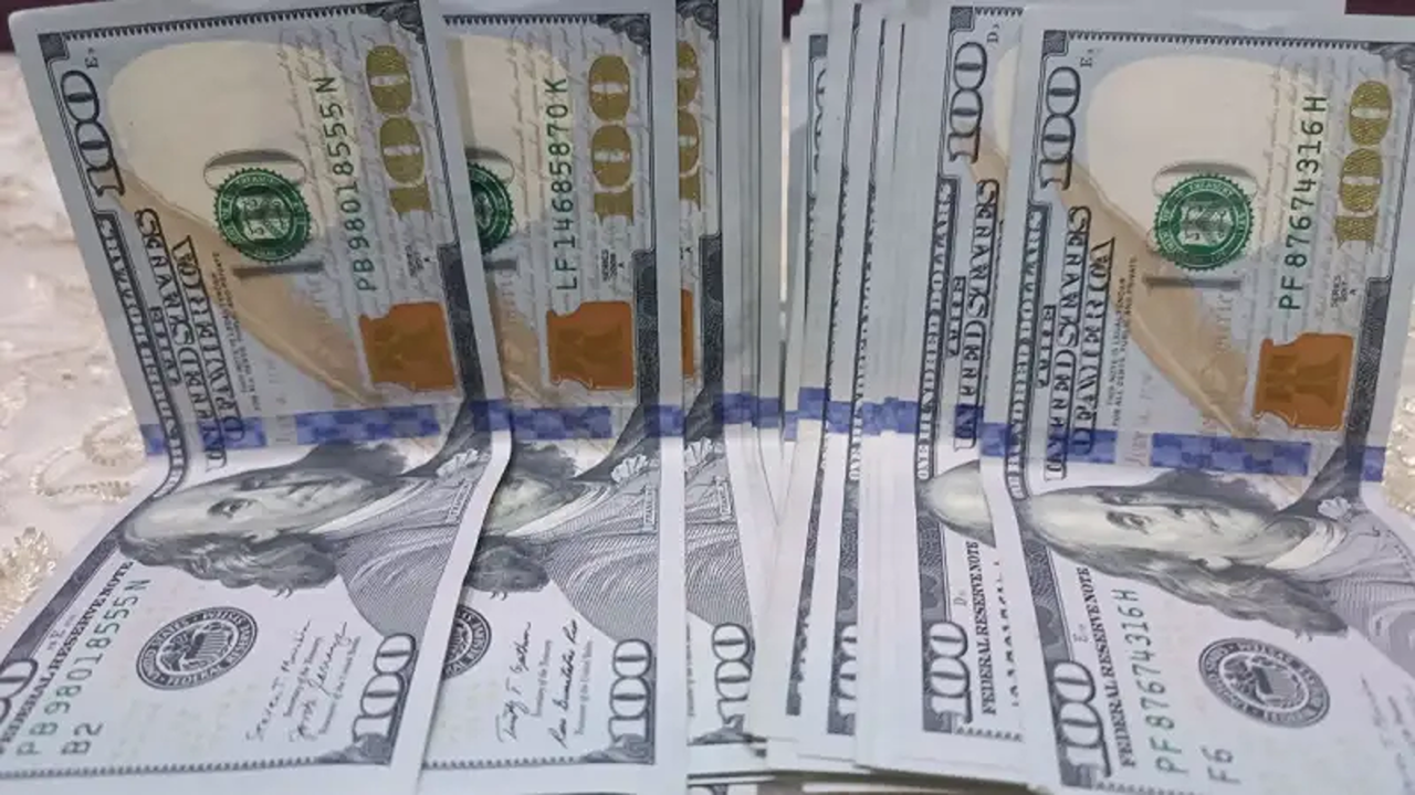 سعر 100 دولار في العراق اليوم 2026