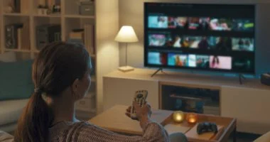 أبرز خمسة أبراج تحب الدراما التلفزيونية وتتمكن من فهم شخصيات الآخرين من خلالها