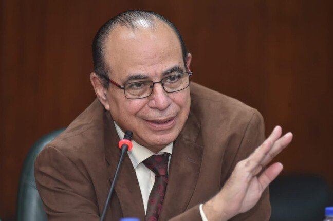 أحمد مجاهد ينفي منع أيمن منصور ندا من المشاركة في معرض القاهرة للكتاب