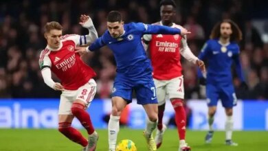 أرسنال يتأهل إلى نهائي كأس كاراباو بعد تفوقه على تشيلسي في مباراة حماسية