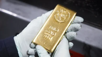 أسعار الذهب تواصل التراجع والفضة تسجل تقلبات حادة