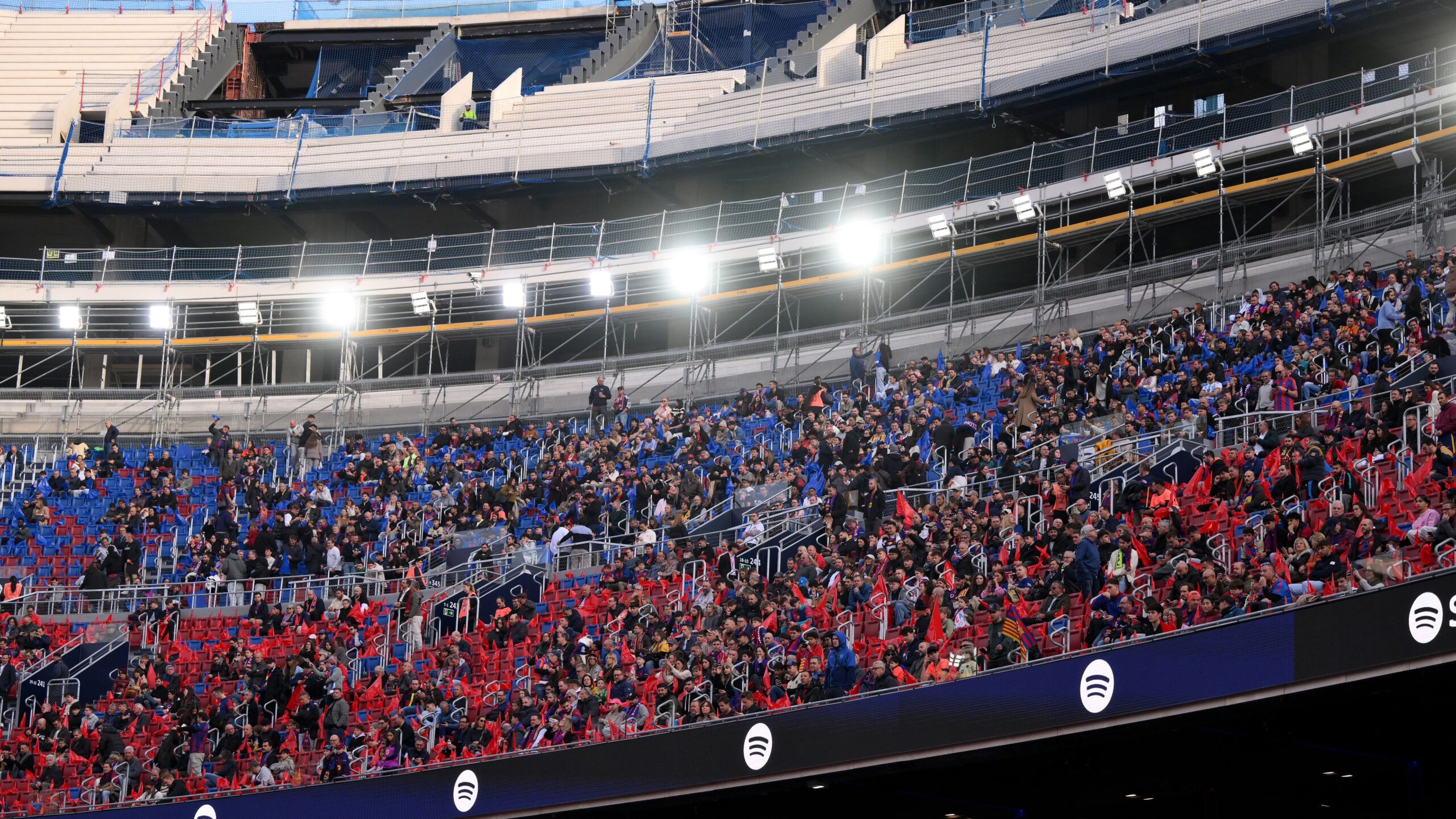 إعلان رسمي عن تأهل ثنائي برشلونة لنهائي دوري أبطال أوروبا وحملة أمنية للتحقيق في حادثة سرقة