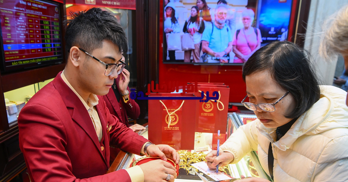 ارتفاع قياسي لذهب شركة SJC يصل إلى 180 مليون دونغ.. فيما ينخفض سعرها محليًا مع ارتفاع عالمي إلى 4960 دولارات