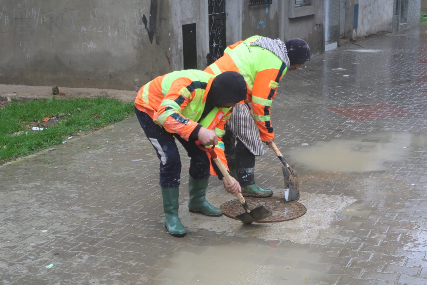 الأرصاد تحذر من طقس شديد يشمل أمطارا غزيرة ورياحا عاصفية وثلوجا من الاثنين إلى الأربعاء في عدة مدن