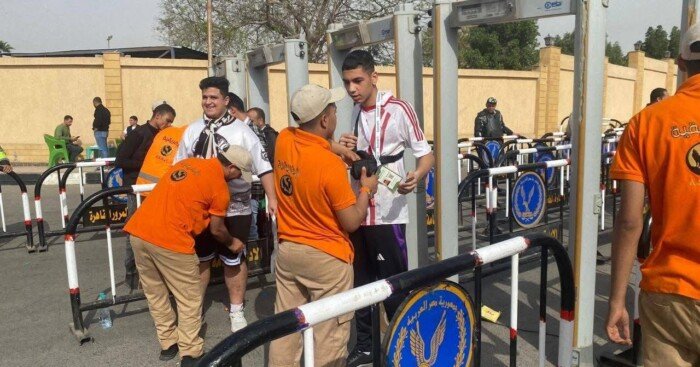 الأطقم الأمنية ترفع حالة الطوارئ لتأمين مباراة الزمالك والمصري في الكونفدرالية