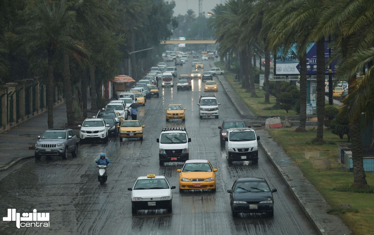 الأمطار الغزيرة والعواصف الرعدية تتسبب في انخفاض ملموس بدرجات الحرارة بموقع سنترال