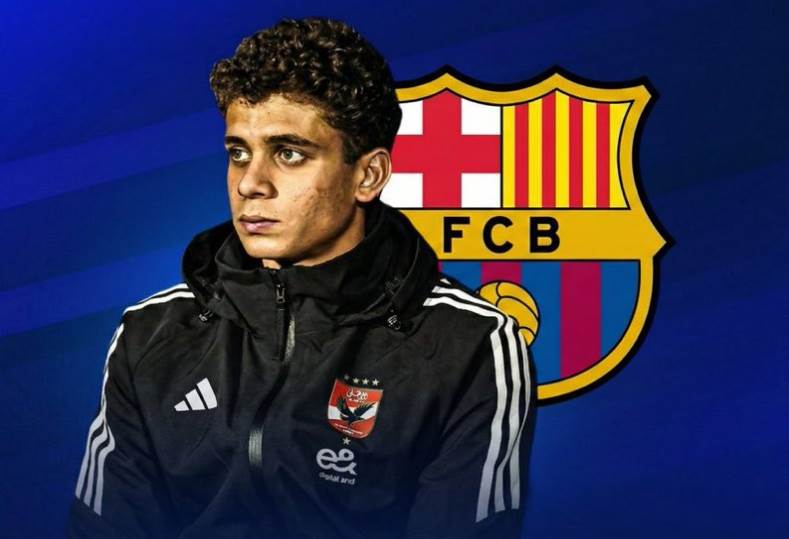 الأهلي يؤكد وقوفه إلى جانب حمزة عبد الكريم بعد انضمامه إلى برشلونة اللاعب المحترف الواعد