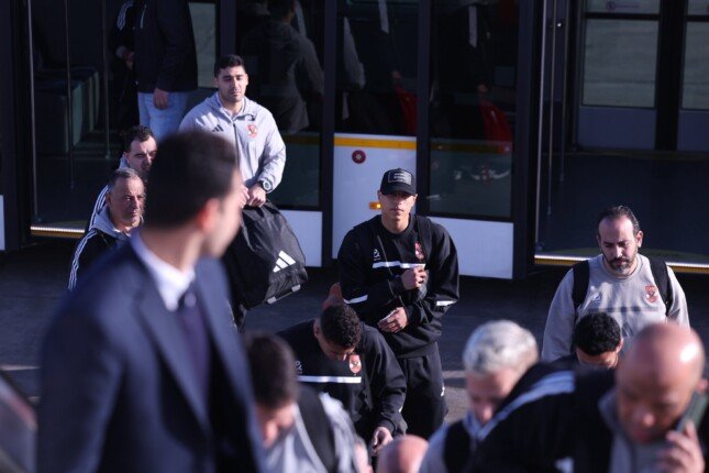 الأهلي يعود لمطار القاهرة بعد التعادل الإيجابي مع يانج أفريكانز في دور أبطال أفريقيا