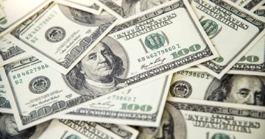 الدولار يتداول على مدار الساعة.. سعر الشراء في البنك الأهلي يبلغ 46.96 جنيه