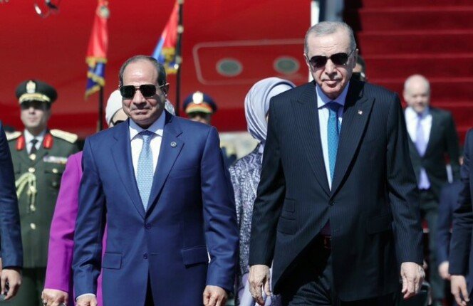 السيسي يستقبل أردوغان في مطار القاهرة خلال زيارته الرسمية لمصر