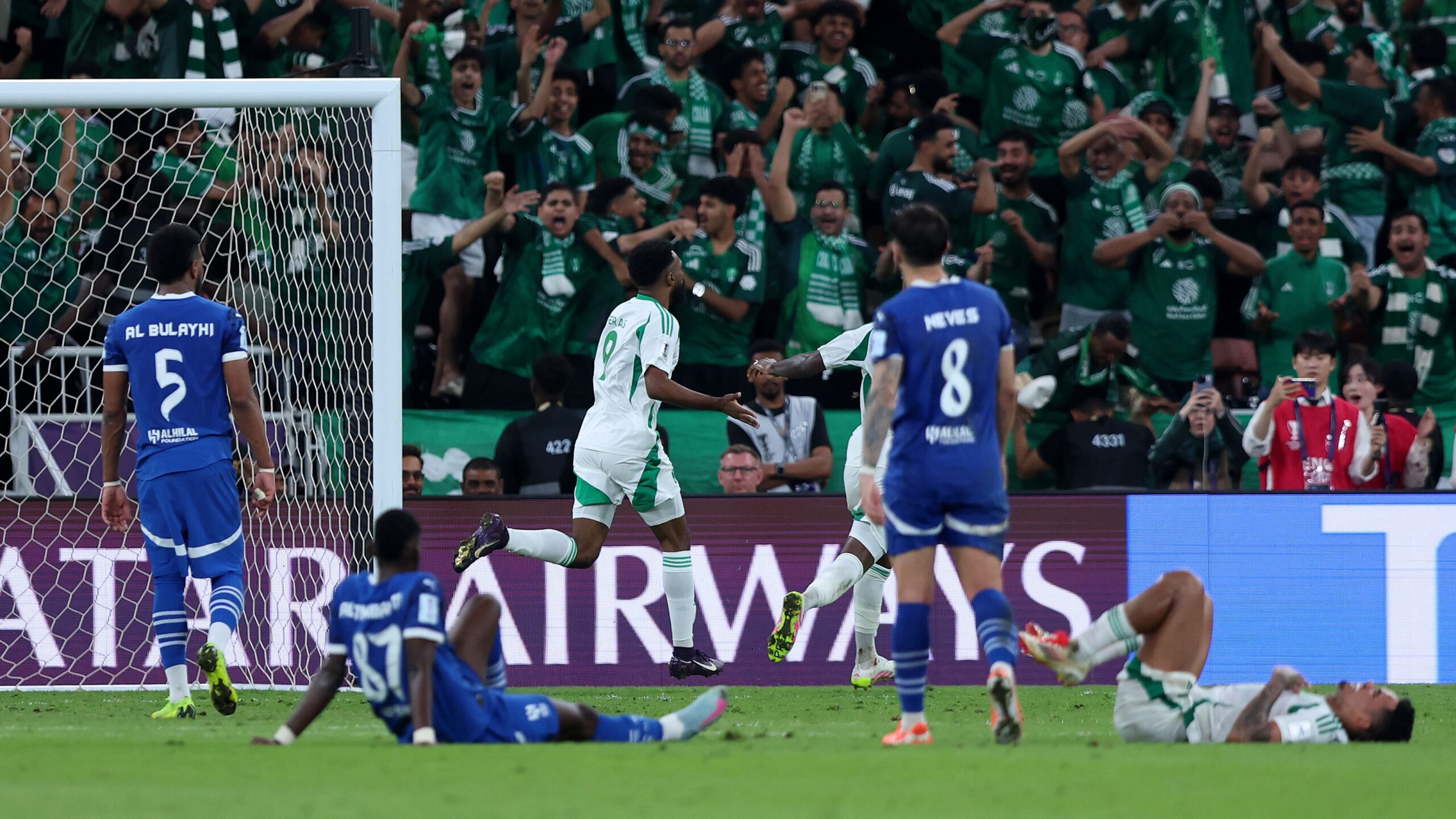 القنوات الناقلة لمباراة الهلال والأهلي في دوري روشن السعودي 2025-2026 وطرق مشاهدتها عبر الإنترنت