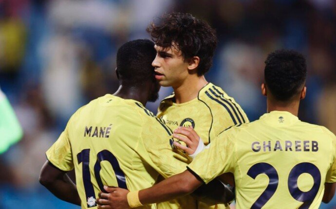 النصر يتصدر الدوري السعودي مؤقتًا بعد فوزه على الرياض وينتزع القمة بشكل مثير