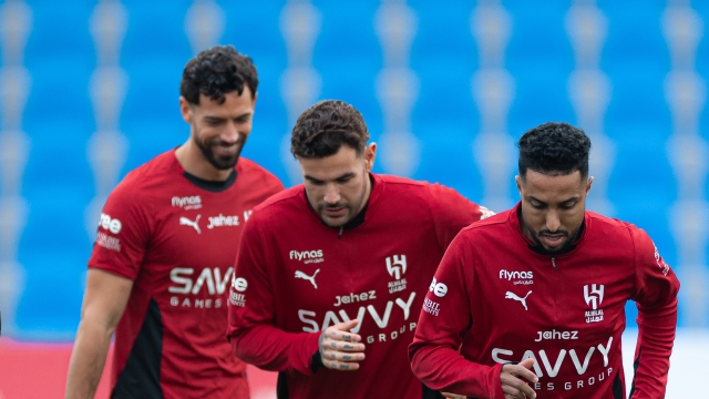 الهلال يواجه خطر فقدان ثنائيه الهجومي أمام الأهلي في قمة مثيرة