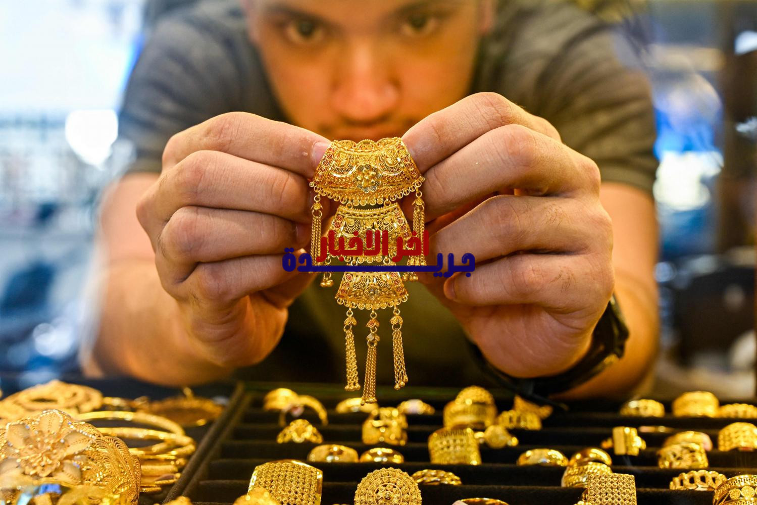 انتعاش السوق amid ضعف الدولار واستمرار التوترات بين أمريكا وإيران