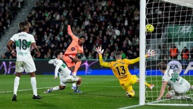 برشلونة يعبر إلتشي بثلاثية ويعزز تصدره لجدول الدوري الإسباني