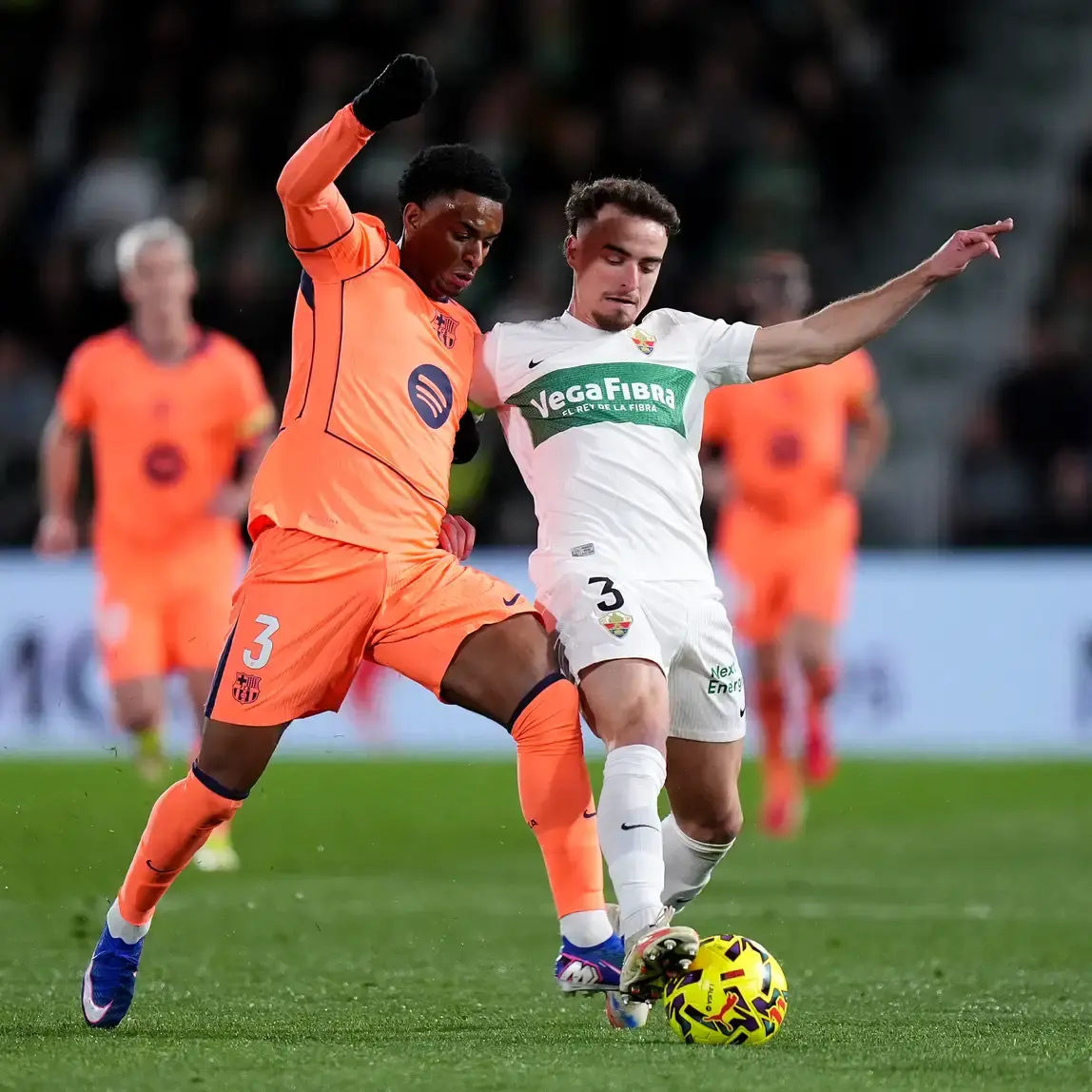 برشلونة يفوز على إلتشي بثلاثية ويعزز موقعه في صدارة دوري الدرجة الأولى الإسباني