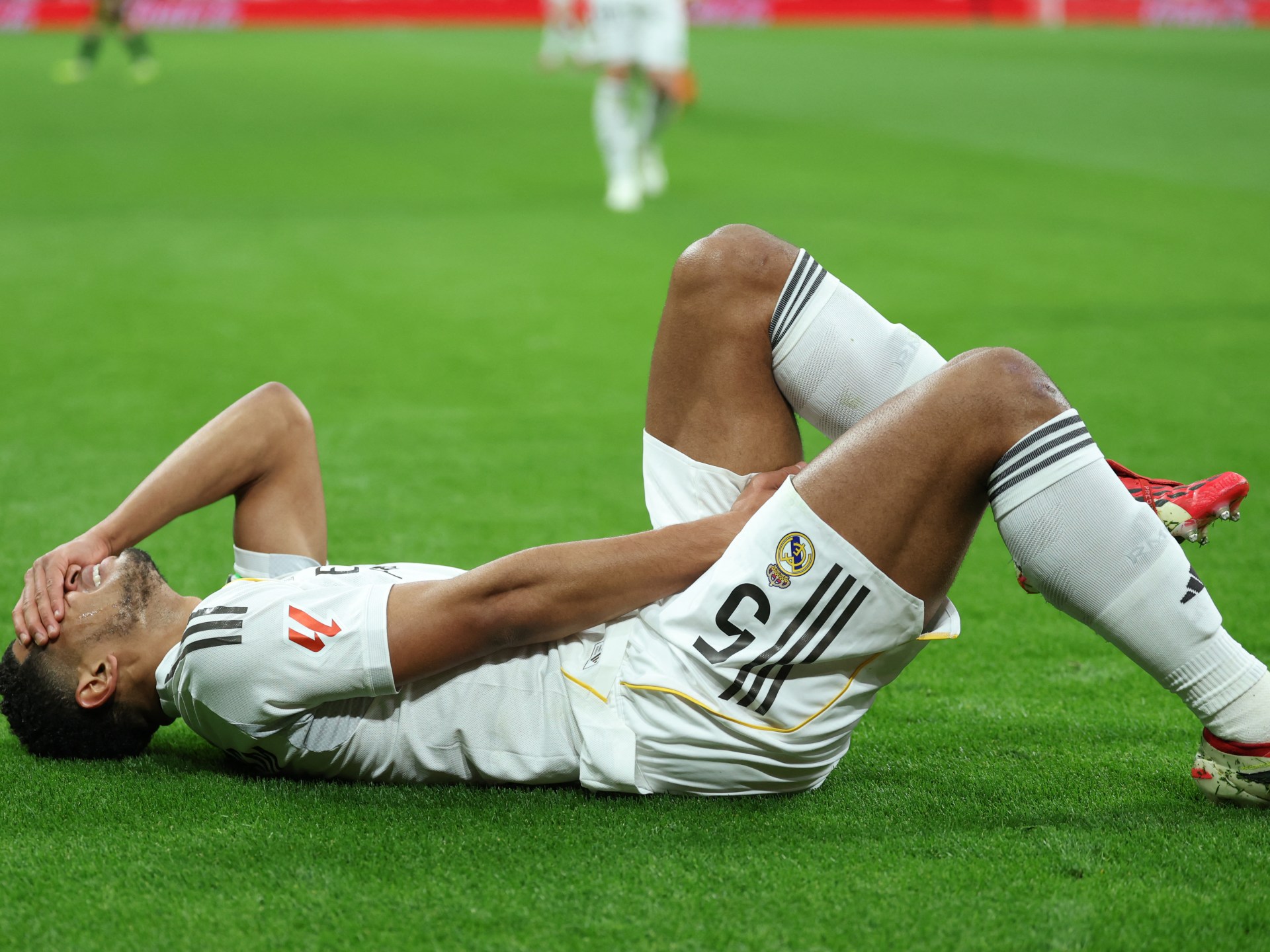 بيلينغهام يودع مباراة ريال مدريد وفاليكانو باكيا ويثير القلق على مستقبل المونديال 2026