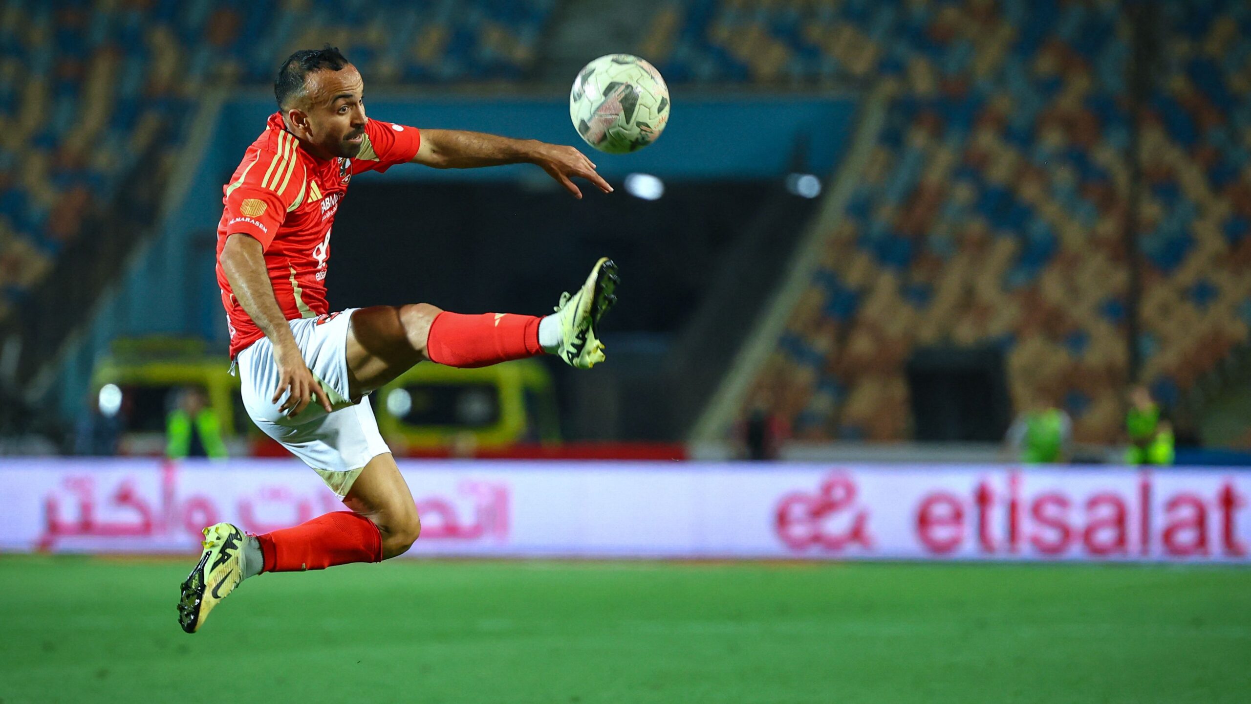 تأثير رواتب الأهلي السلبي على أداء أفشة ويظل الأفضل في مواجهة النصر السعودي