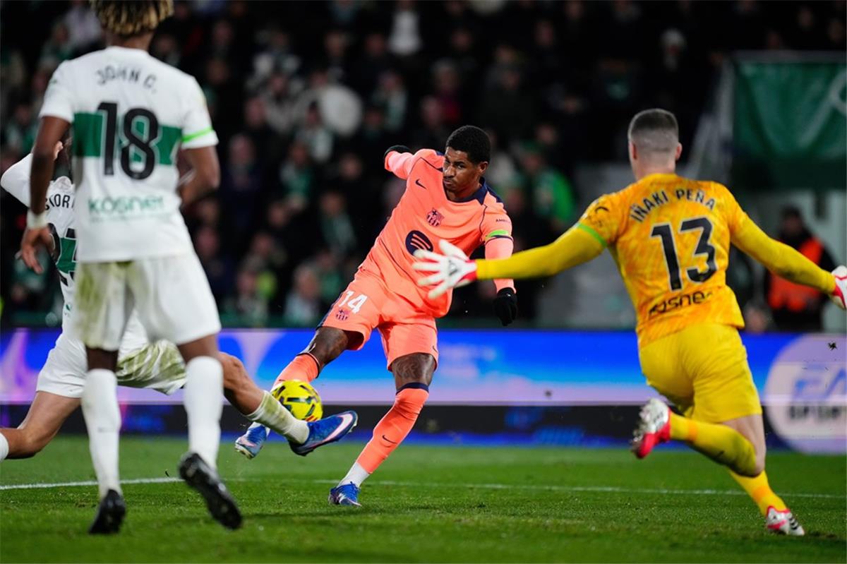 تطورات غير متوقعة في مفاوضات انتقال راشفورد بين برشلونة ومانشستر يونايتد