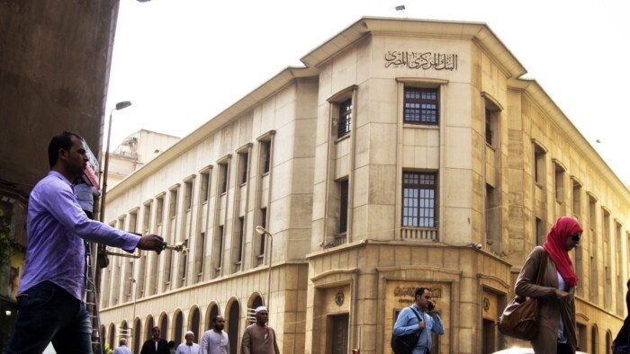 توقعات بخفض أسعار الفائدة وتباطؤ معدل التضخم قبل اجتماع البنك المركزي