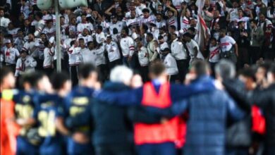 جماهير الزمالك تحتفل مع اللاعبين بعد الفوز على المصري في الكونفدرالية