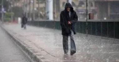 حالة الطقس تنخفض درجات الحرارة وتصبح الأجواء شديدة البرودة ليلاً