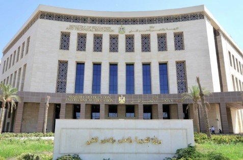 حطموا المقاعد في آخر يوم امتحانات.. فصل 6 طلاب بالشهادة الإعدادية بسوهاج لمدة عام