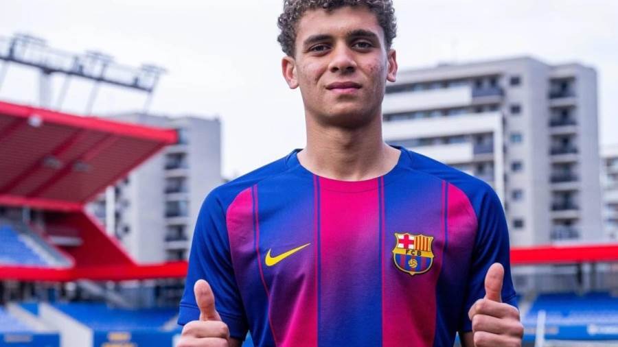 حمزة عبد الكريم ينضم أساسيا إلى تشكيل برشلونة بسبب ظروف طارئة