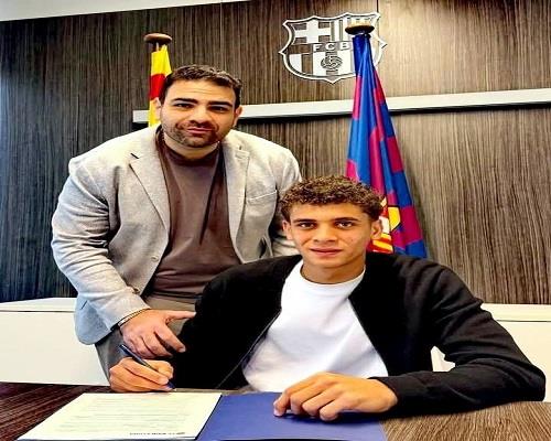 حمزة عبد الكريم يوقع عقد انضمامه لصفوف برشلونة
