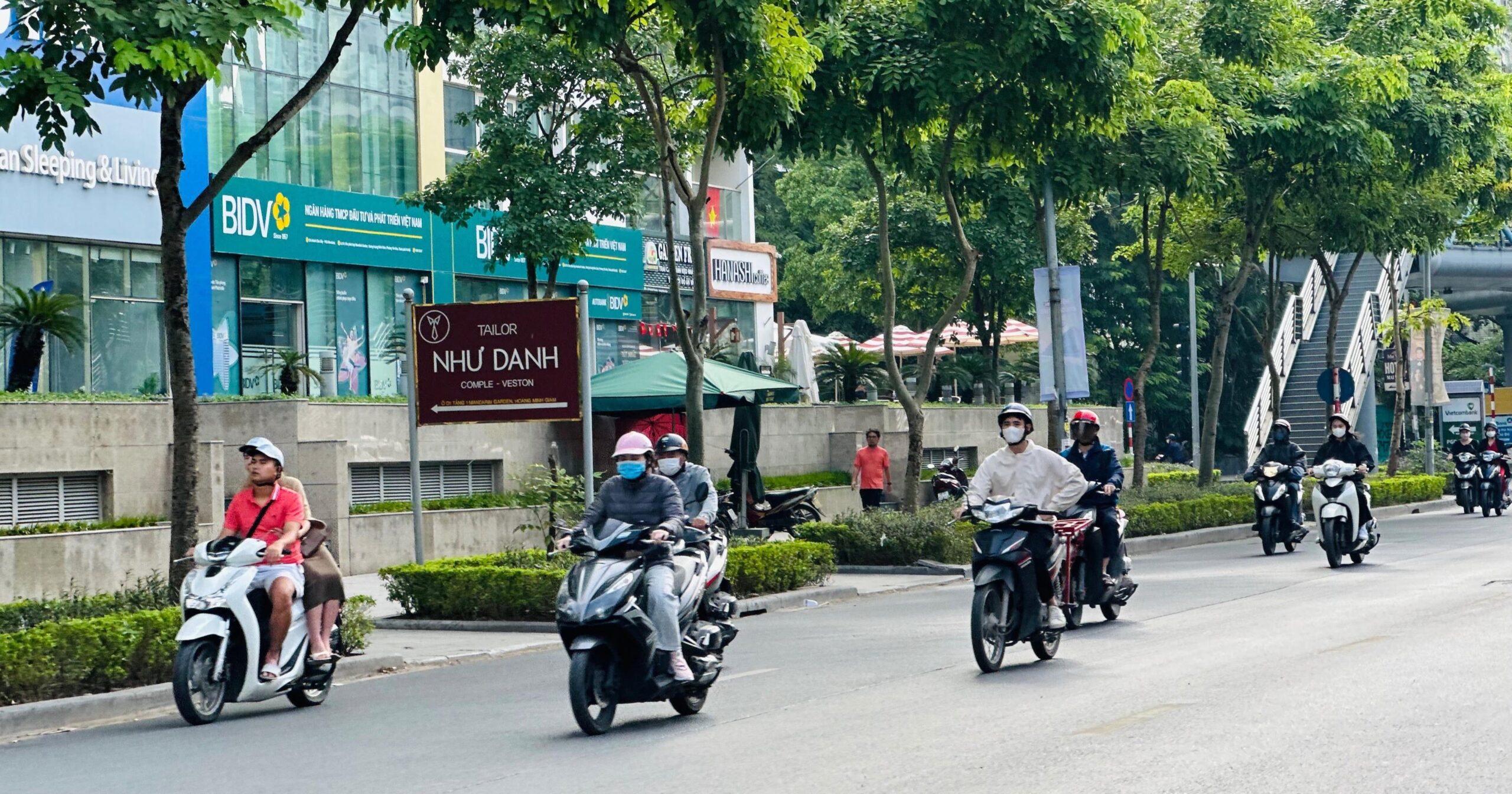 درجات الحرارة القصوى في هانوي تصل إلى 24 درجة مئوية وفي مدينة هو تشي منه تصل إلى 33 درجة مئوية