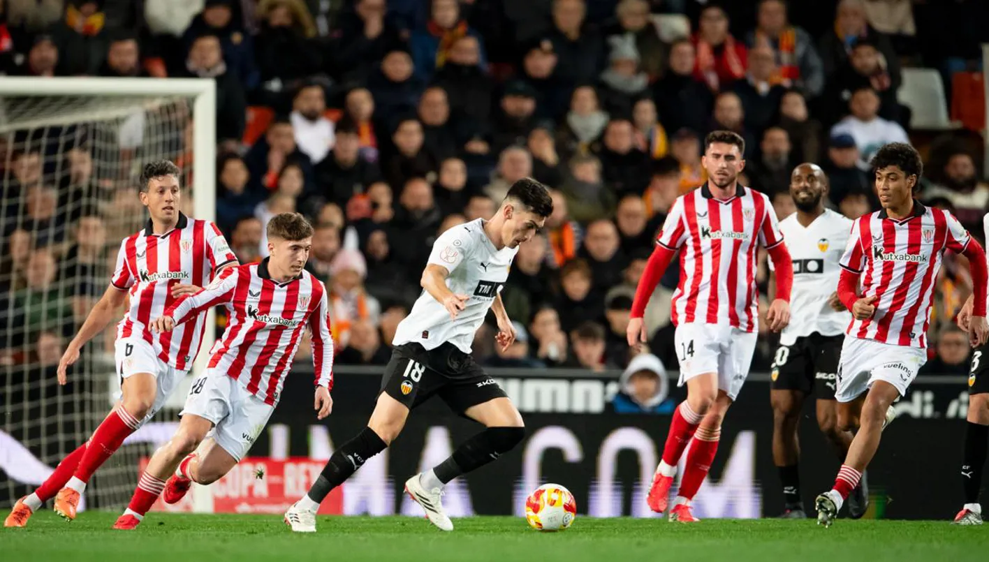 ريال سوسياد وأتلتيك بلباو يتأهلان لنصف نهائي كأس ملك إسبانيا وياللصدمة لبرشلونة