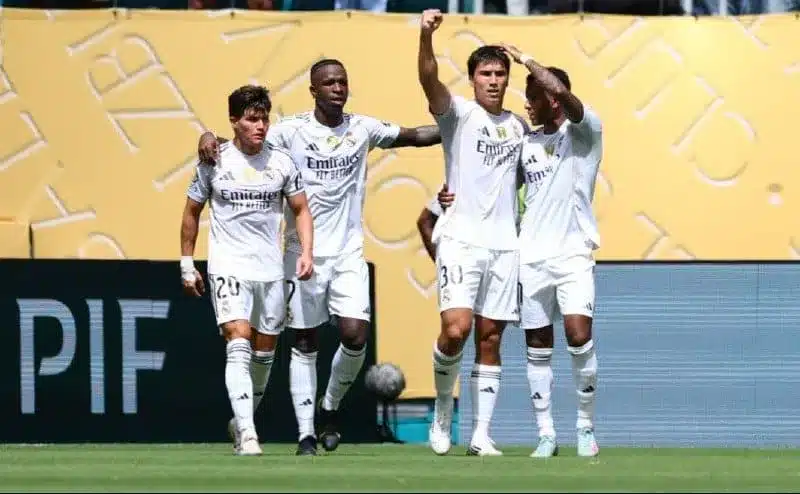 ريال مدريد يرفض بشدة رحيل لاعبه عن الفريق ويصده محاولات الانتقال إلى الدوري الإنجليزي